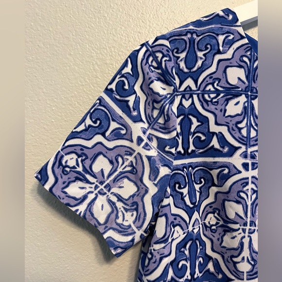 The Limited Tile Printed shift dress with keyhole back. Size XS. - Picture 4 of 4